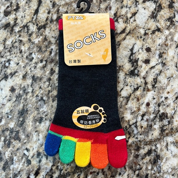 Accessories - NWT - Rainbow toe socks